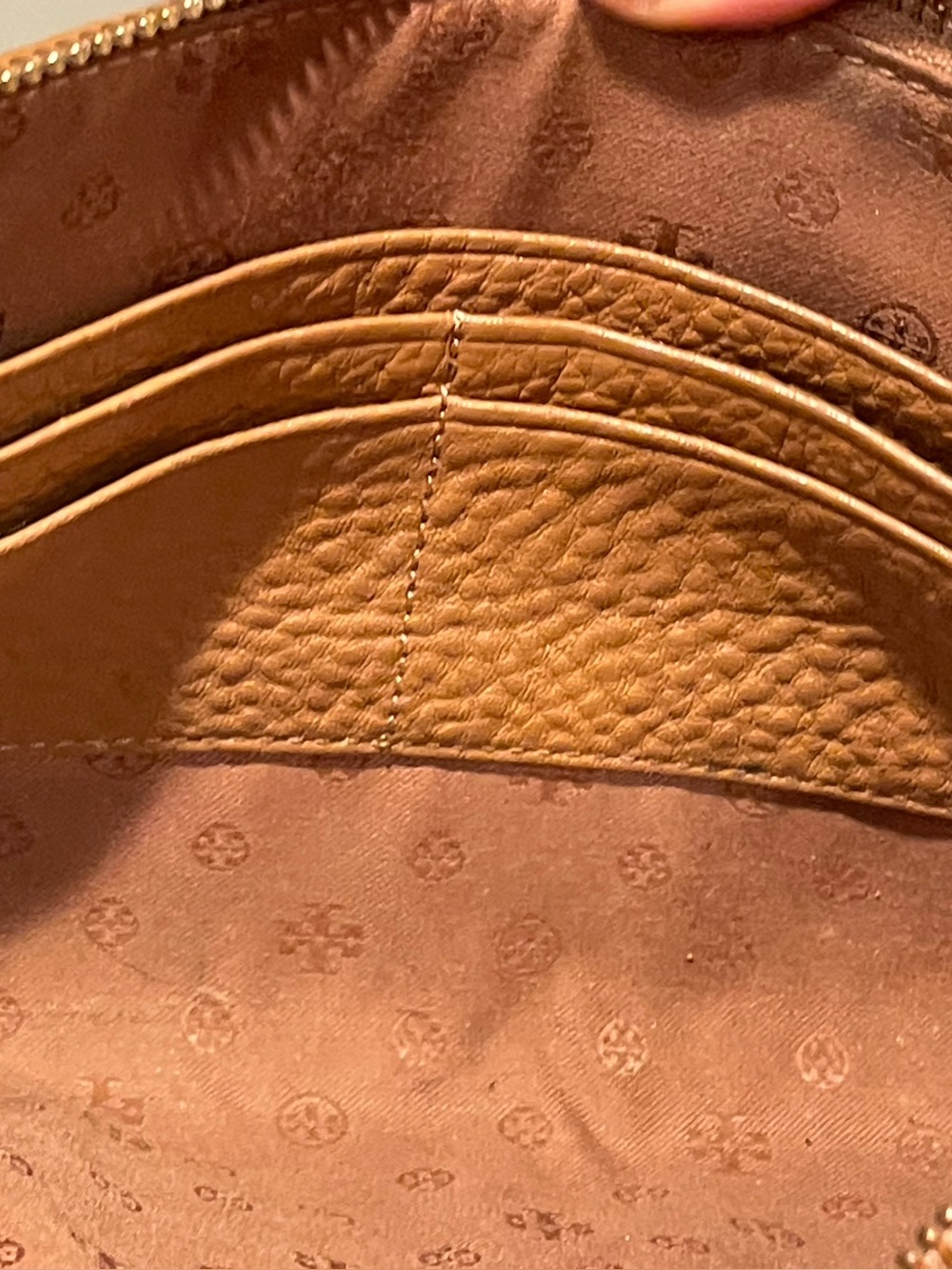 Tory Burch Caramel Brown Pebbled Leather Crossbody Gold Tone Logo Zip Top 9 x 6 - Picture 6 of 8